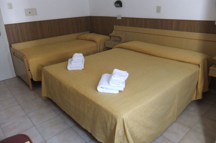 Imagen de la habitación del Hotel Naty. Foto 8