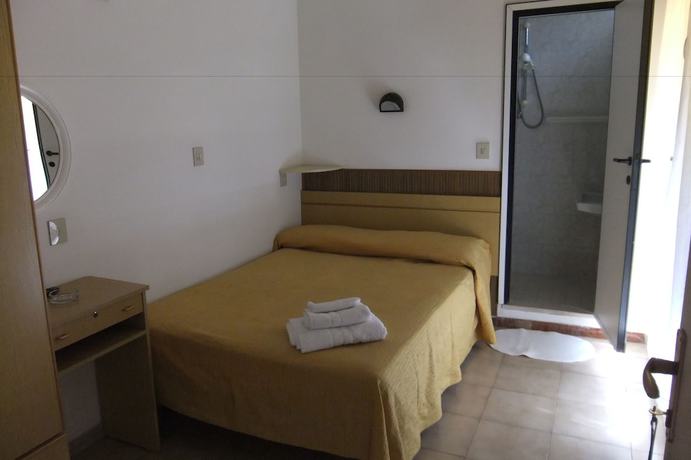 Imagen de la habitación del Hotel Naty. Foto 9