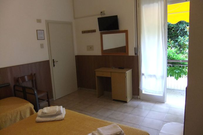Imagen de la habitación del Hotel Naty. Foto 10