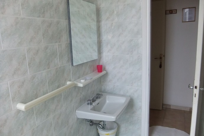 Imagen de la habitación del Hotel Naty. Foto 11