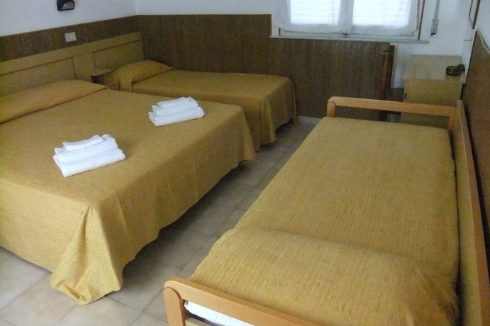 Imagen de la habitación del Hotel Naty. Foto 12