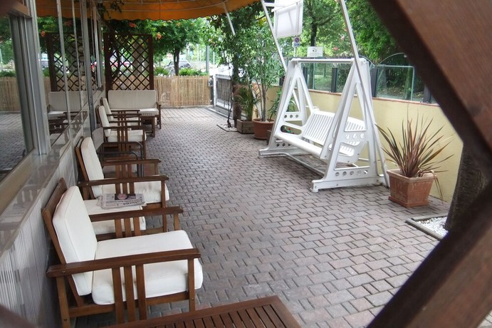 Imagen de la habitación del Hotel Naty. Foto 15