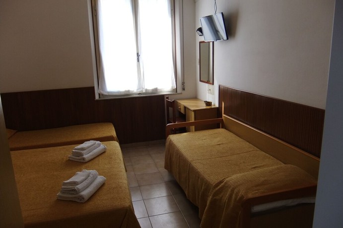 Imagen de la habitación del Hotel Naty. Foto 18