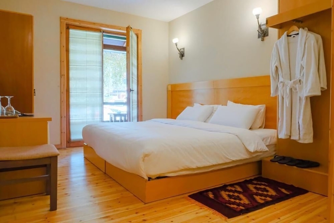 Imagen de la habitación del Hotel Natyral Razma Resort. Foto 15