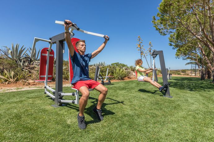 Imagen de los exteriores del Hotel Nau Salema Beach Village. Foto 7