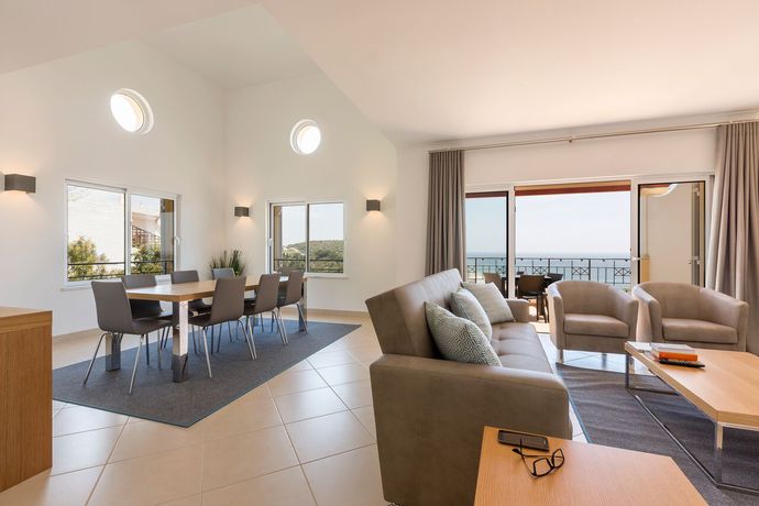 Imagen de la habitación del Hotel Nau Salema Beach Village. Foto 2