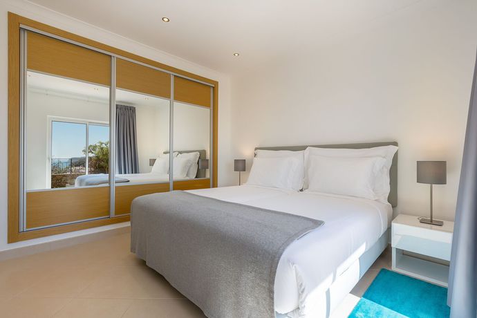 Imagen de la habitación del Hotel Nau Salema Beach Village. Foto 4