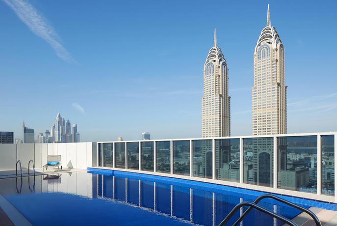 Imagen de la piscina del Hotel Naumi Dubai. Foto 16