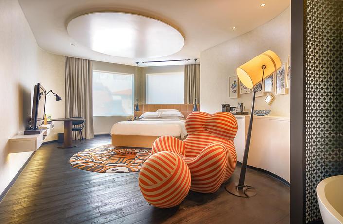 Imagen de la habitación del Hotel Naumi. Foto 16