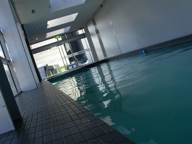 Imagen de la piscina del Hotel Naumi Studio Wellington. Foto 13