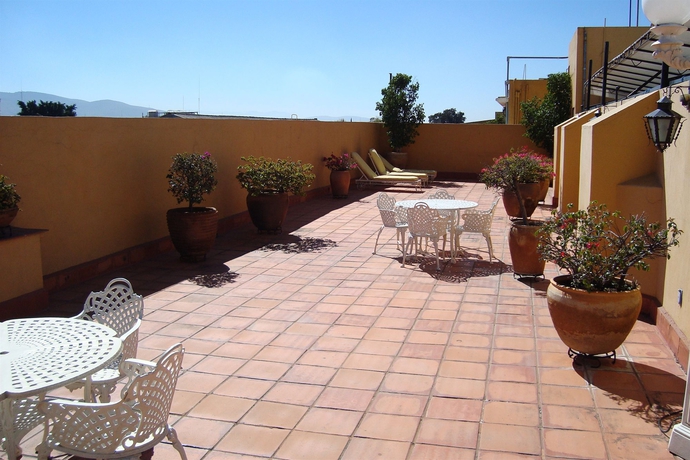 Imagen de los exteriores del Hotel Na'ura Centro. Foto 14