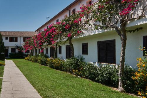 Imagen de los interiores del Hotel Nausicaa Village. Foto 9