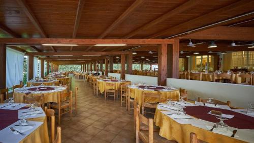 Imagen del bar/restaurante del Hotel Nausicaa Village. Foto 3