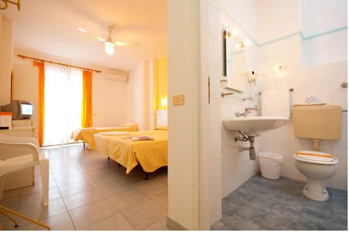 Imagen de la habitación del Hotel Nausicaa Village. Foto 6