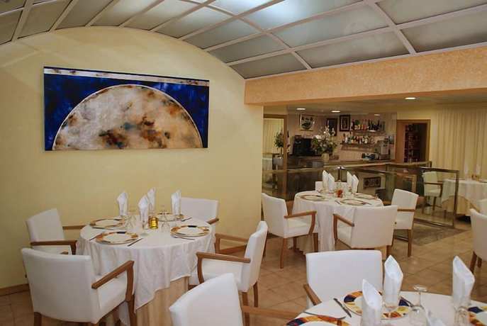 Imagen del bar/restaurante del Hotel Nauta. Foto 5