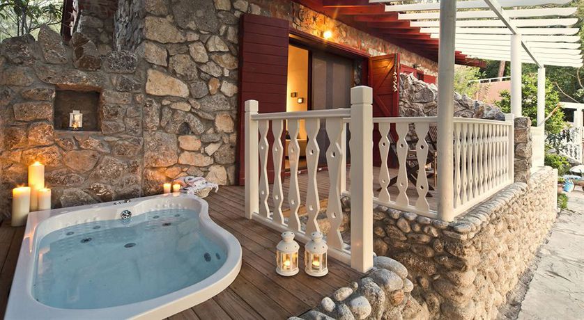 Imagen de los exteriores del Hotel Nautical Faralya. Foto 11