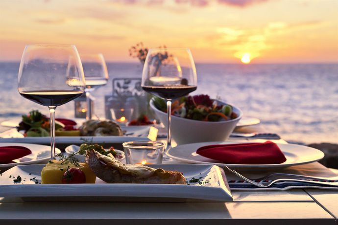 Imagen de los exteriores del Hotel Nautical Faralya. Foto 14