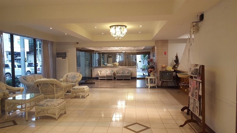 Imagen de los interiores del Hotel Nautical Inn. Foto 13