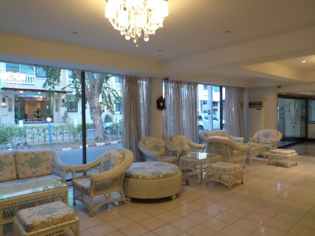 Imagen de los interiores del Hotel Nautical Inn. Foto 17