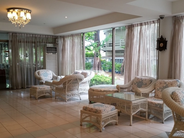 Imagen de los interiores del Hotel Nautical Inn. Foto 18