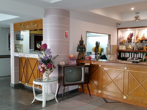 Imagen de los interiores del Hotel Nautical Inn. Foto 19