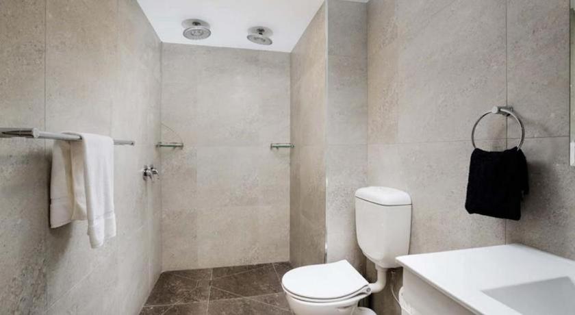 Imagen de la habitación del Hotel Nautilos on The Harbour. Foto 15