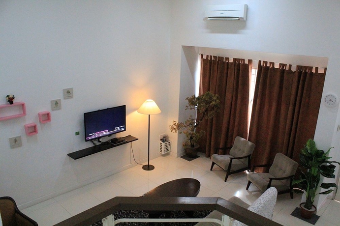 Imagen de los interiores del Hotel Nautilus Bay Home Inn. Foto 15