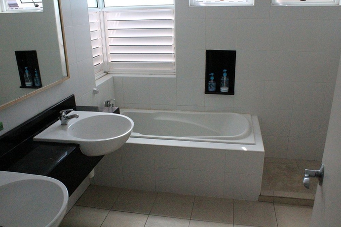 Imagen de la habitación del Hotel Nautilus Bay Home Inn. Foto 4