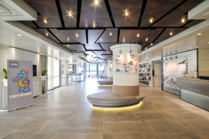 Imagen de los interiores del Hotel Nautilus Family. Foto 11