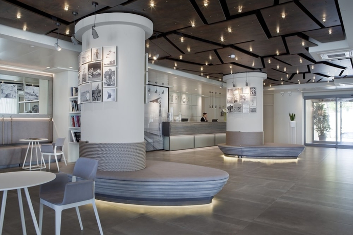 Imagen de los interiores del Hotel Nautilus Family. Foto 12