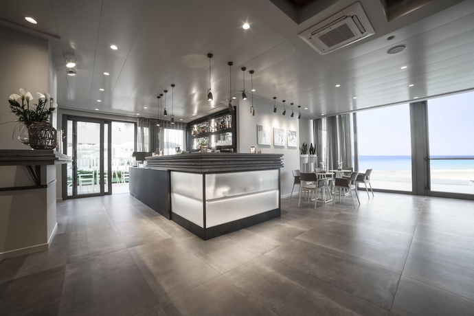 Imagen del bar/restaurante del Hotel Nautilus Family. Foto 5