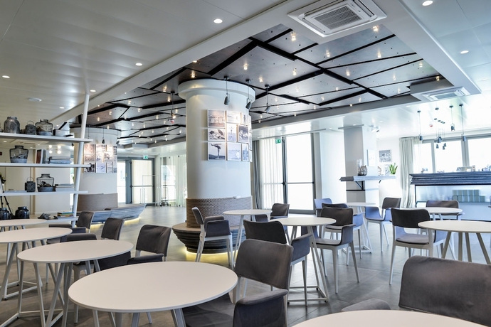 Imagen del bar/restaurante del Hotel Nautilus Family. Foto 6