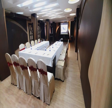 Imagen de los interiores del Hotel Navaratna Delight. Foto 9