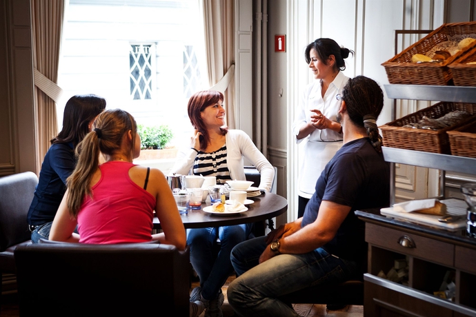 Imagen del bar/restaurante del Hotel Navarra Brugge. Foto 5