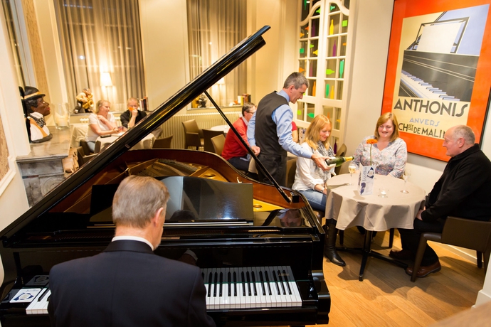 Imagen del bar/restaurante del Hotel Navarra Brugge. Foto 7