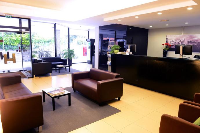 Imagen de los interiores del Hotel Navarras. Foto 12