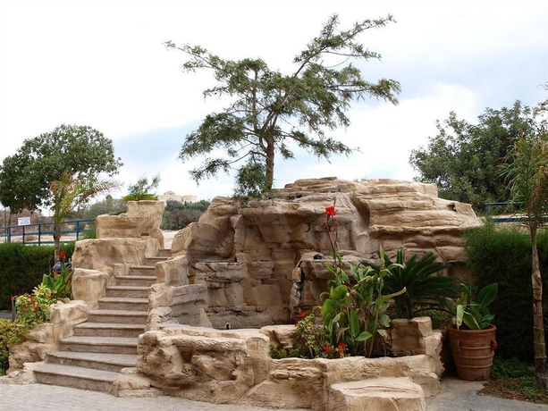 Imagen de los exteriores del Hotel Navarria. Foto 7