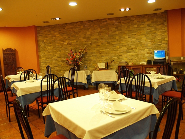 Imagen del bar/restaurante del Hotel Navarro. Foto 3