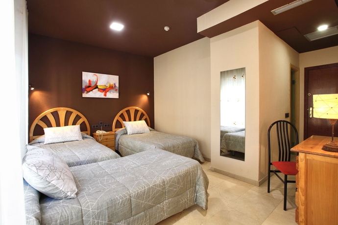 Imagen de la habitación del Hotel Navarro. Foto 7