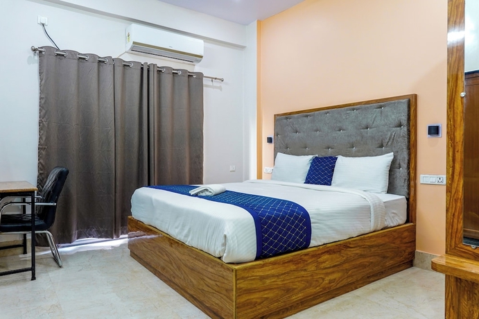 Imagen de la habitación del Hotel Navneeta Grand Hotel and Banquet Hall. Foto 2