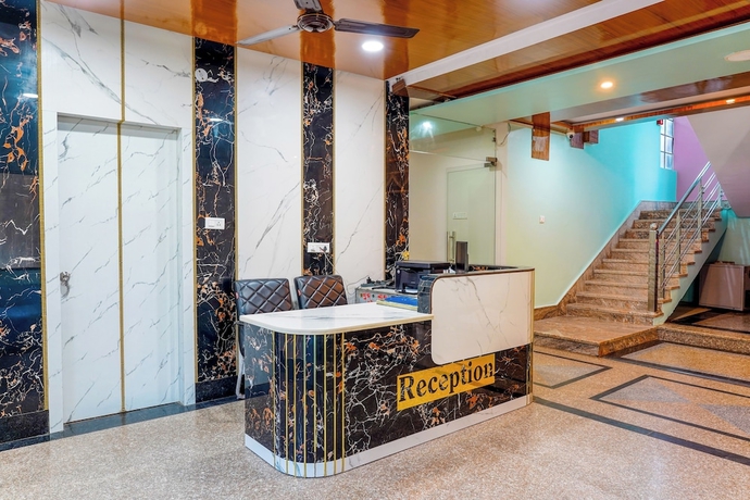 Imagen de los interiores del Hotel Navneeta Grand Hotel and Banquet Hall. Foto 13