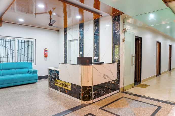 Imagen de los interiores del Hotel Navneeta Grand Hotel and Banquet Hall. Foto 14