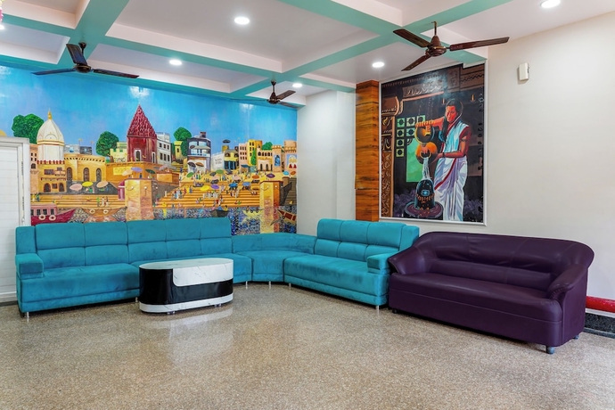 Imagen de los interiores del Hotel Navneeta Grand Hotel and Banquet Hall. Foto 15