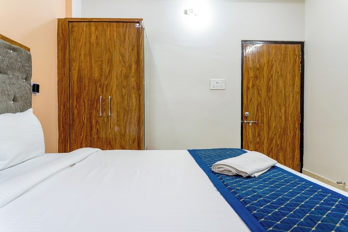 Imagen de la habitación del Hotel Navneeta Grand Hotel and Banquet Hall. Foto 10
