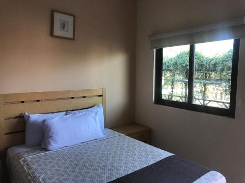 Imagen de la habitación del Hotel Navola Inn. Foto 7