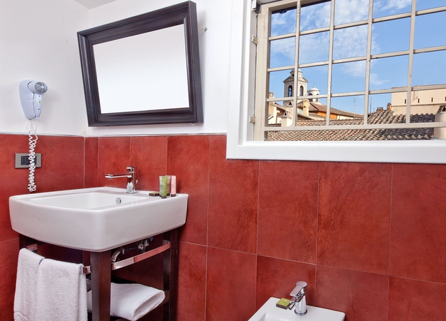 Imagen de la habitación del Hotel Navona Colors. Foto 8