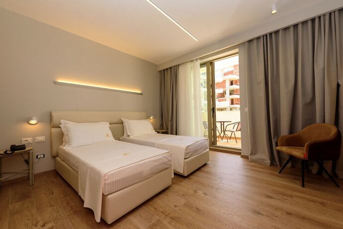 Imagen general del Hotel Navy, Uji i Ftoht&euml; (Vlor&euml;). Foto 2