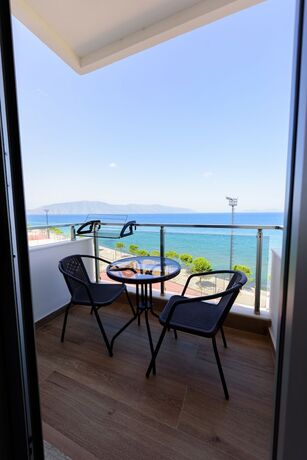 Imagen general del Hotel Navy, Uji i Ftoht&euml; (Vlor&euml;). Foto 4