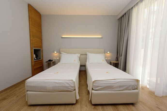 Imagen general del Hotel Navy, Uji i Ftoht&euml; (Vlor&euml;). Foto 6