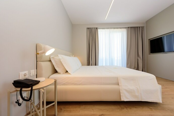 Imagen general del Hotel Navy, Uji i Ftoht&euml; (Vlor&euml;). Foto 12